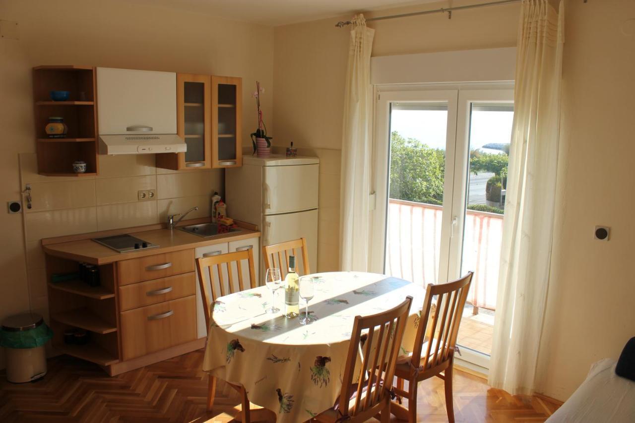 Omis Apartmani Mouse Buitenkant foto