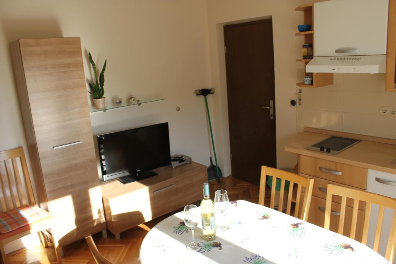 Omis Apartmani Mouse Buitenkant foto