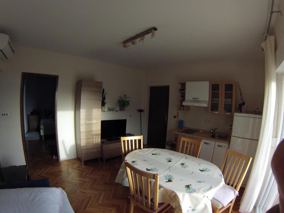 Omis Apartmani Mouse Buitenkant foto