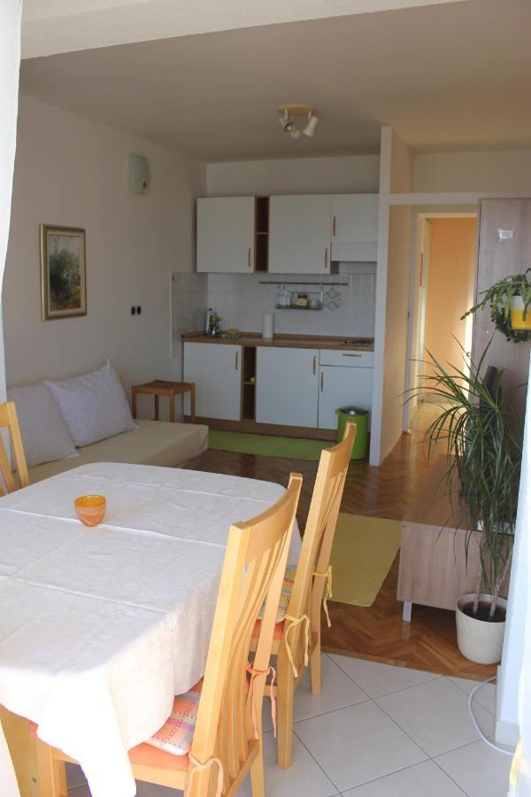 Omis Apartmani Mouse Buitenkant foto