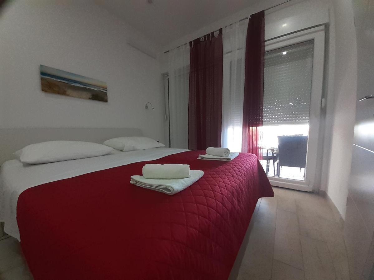 Omis Apartmani Mouse Buitenkant foto