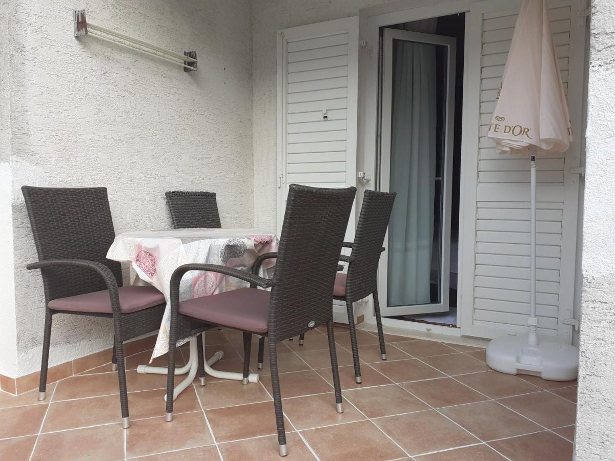 Omis Apartmani Mouse Buitenkant foto
