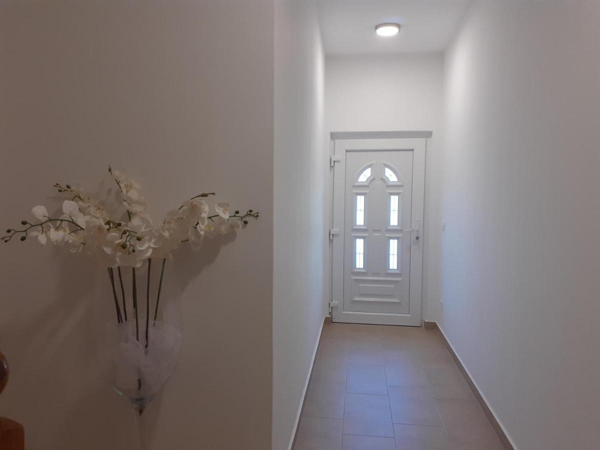 Omis Apartmani Mouse Buitenkant foto