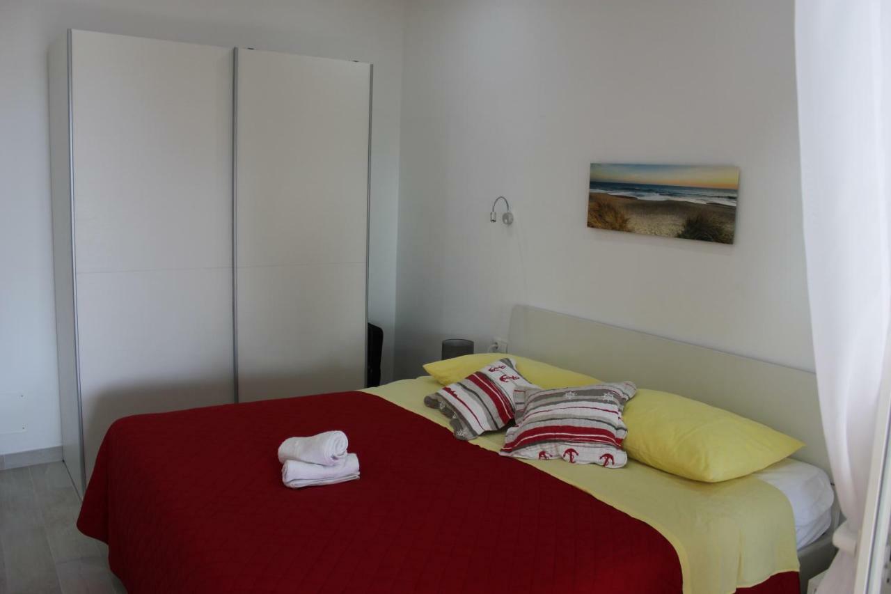 Omis Apartmani Mouse Buitenkant foto