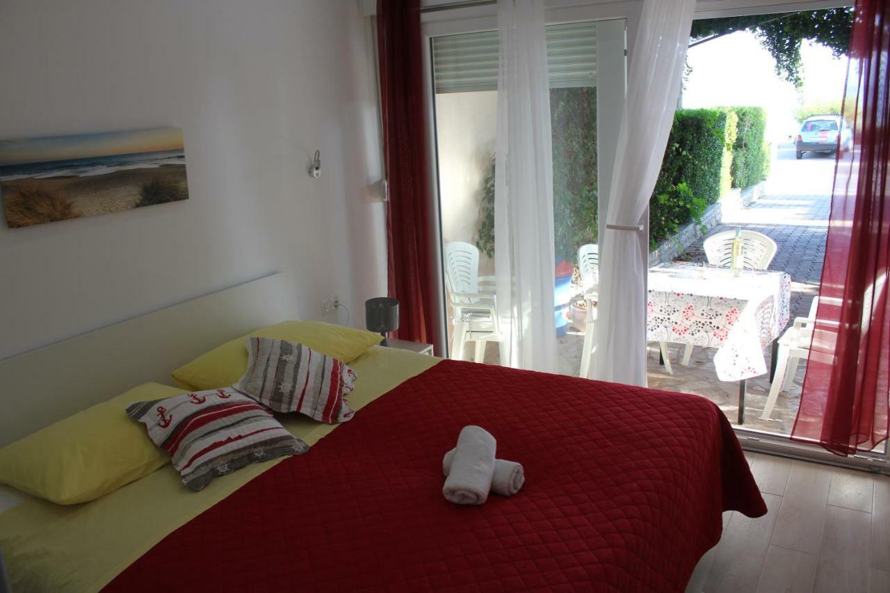 Omis Apartmani Mouse Buitenkant foto
