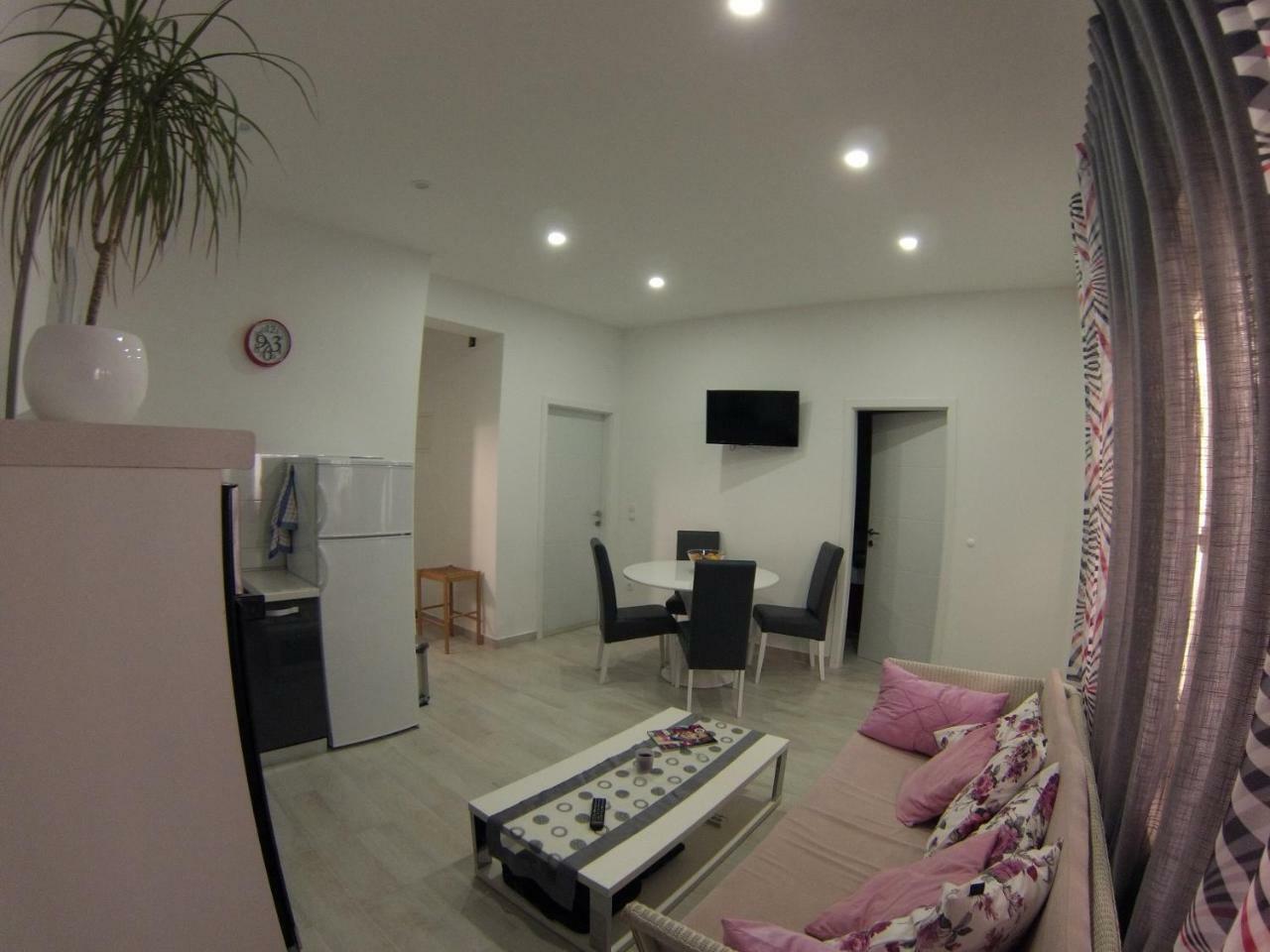 Omis Apartmani Mouse Buitenkant foto